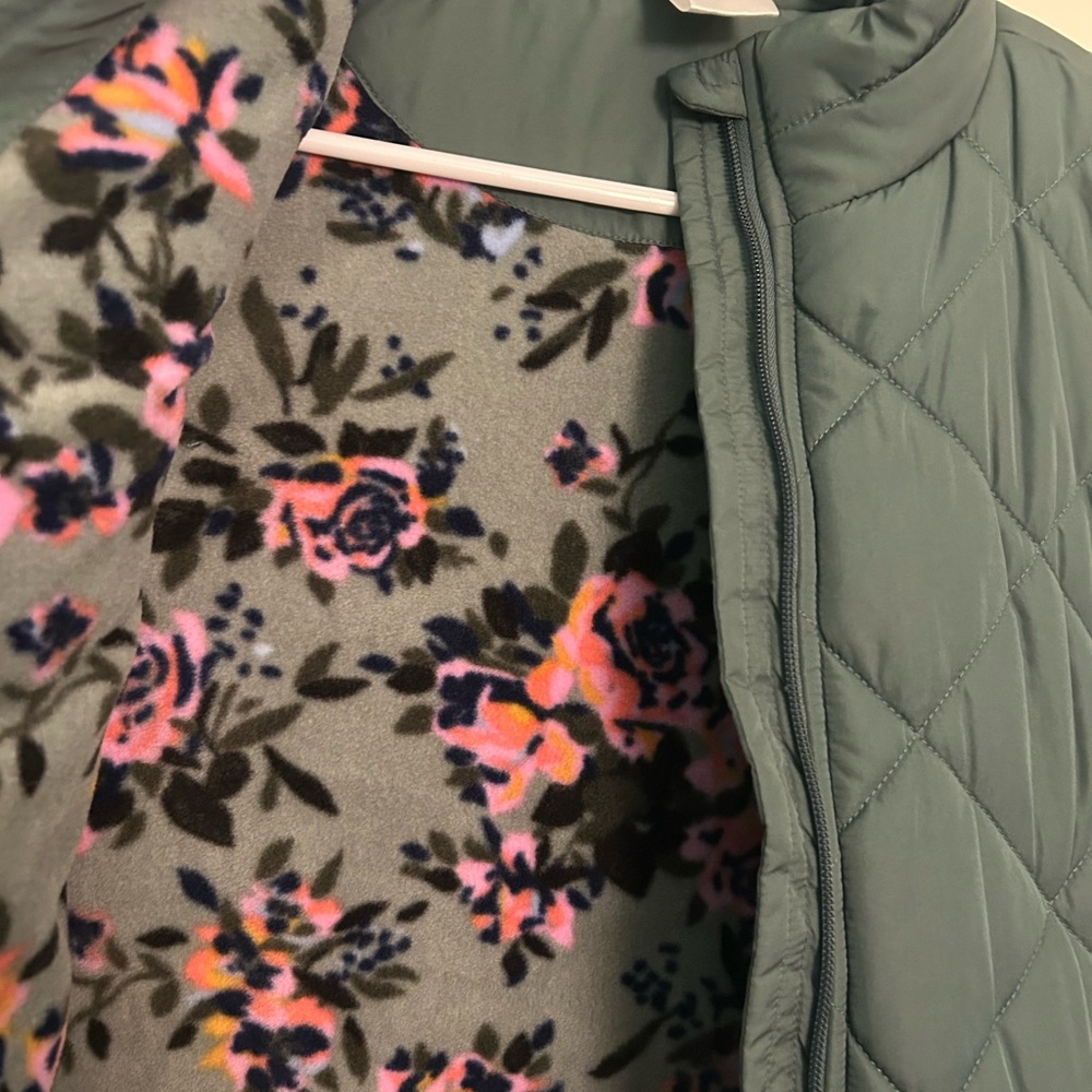NWOT Vera Bradley Sage Quilted Vest Jacket - Picture 3 of 5